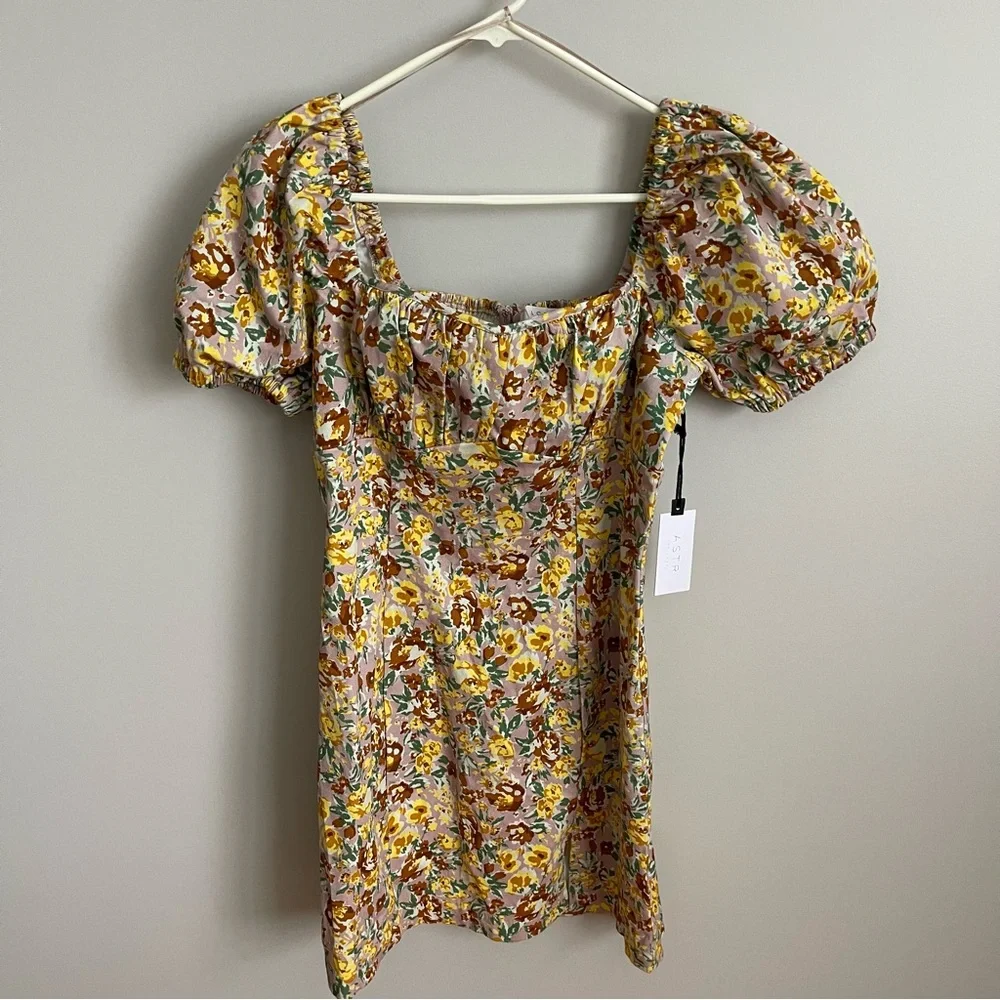 NWT ASTR The Label Wendy Women’s Floral Puff Sleeve Dress Yellow Medium